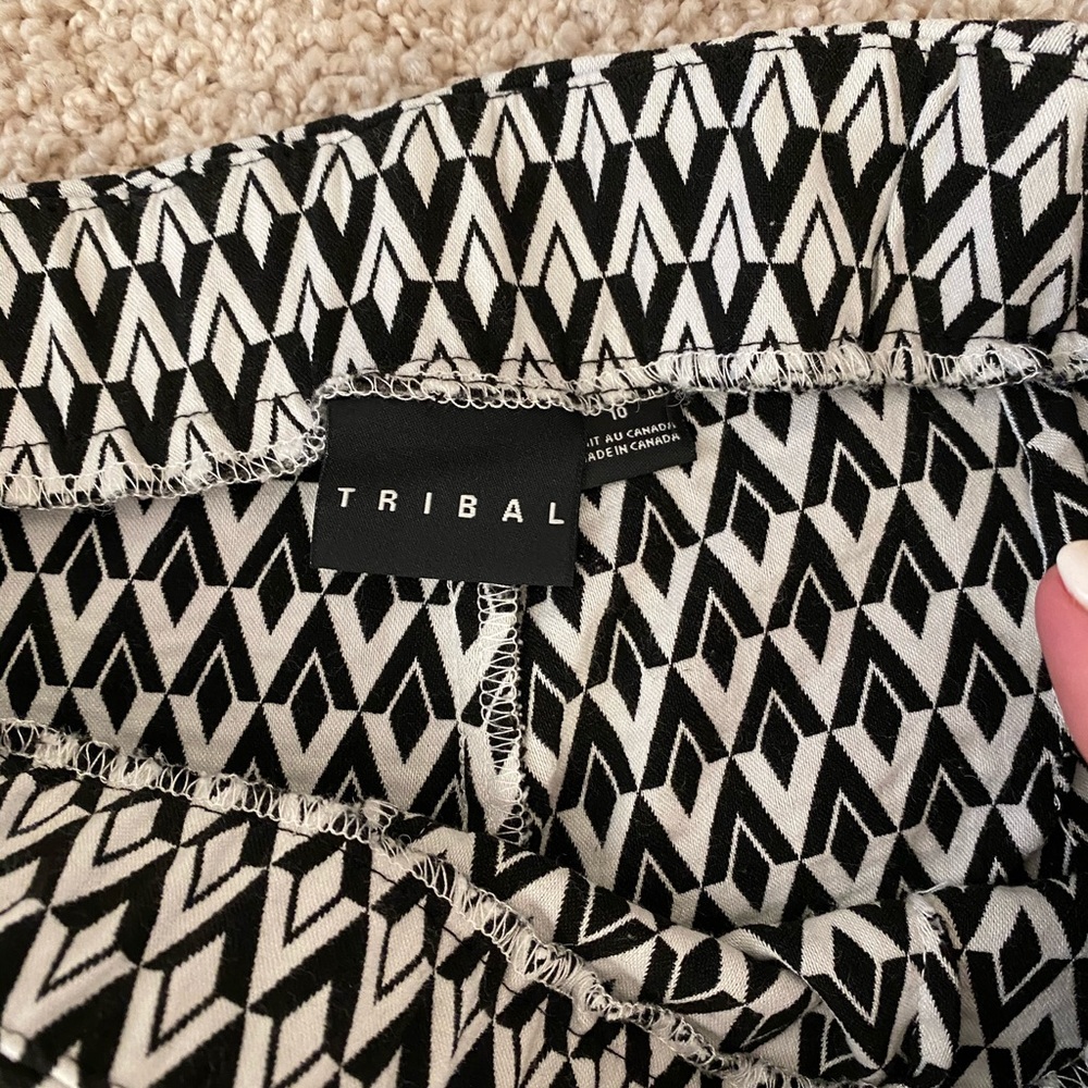 Tribal Black and White Print Cropped Pants